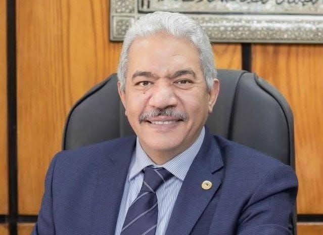 رئيس جامعة القاهرة يهنئ الدكتور محمود صديق بتكليفه قائمًا بأعمال رئيس جامعة الأزهر ويشيد بجهود الدكتور سلامة داود خلال رئاسته للجامعة.