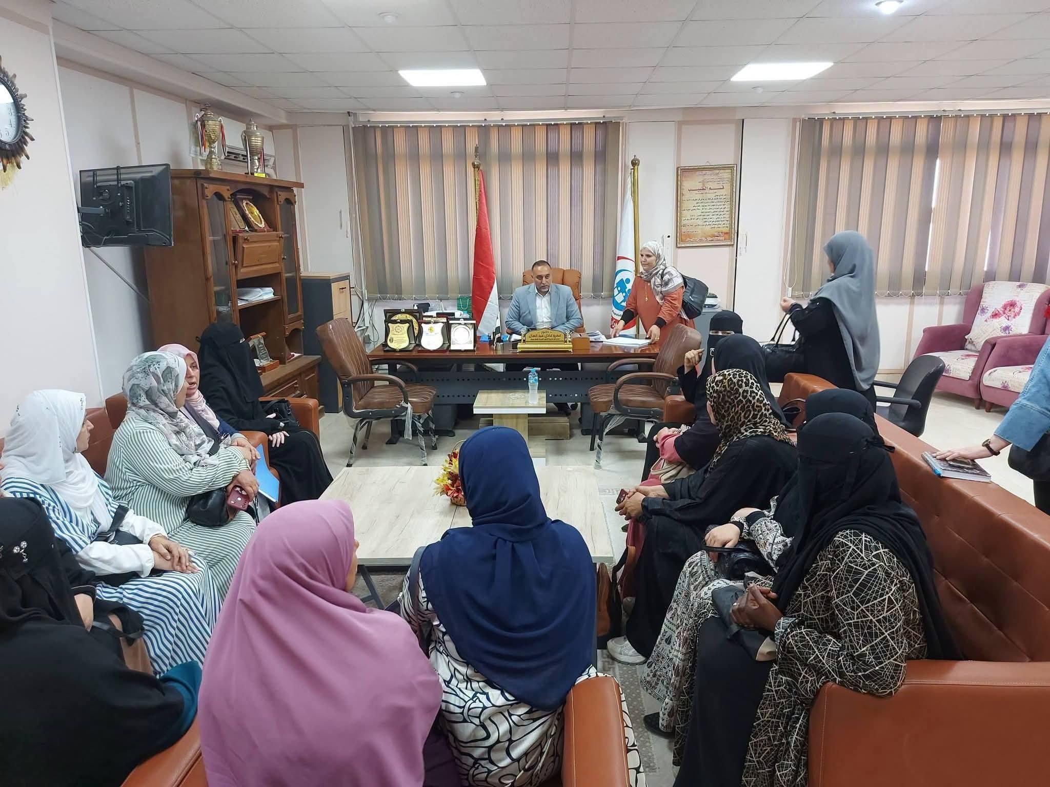 د. عمرو عادل يترأس اجتماعًا موسعًا لمتابعة مؤشرات الأداء بإدارة تنمية الأسرة ويكرم الكوادر المتميزة بشمال سيناء