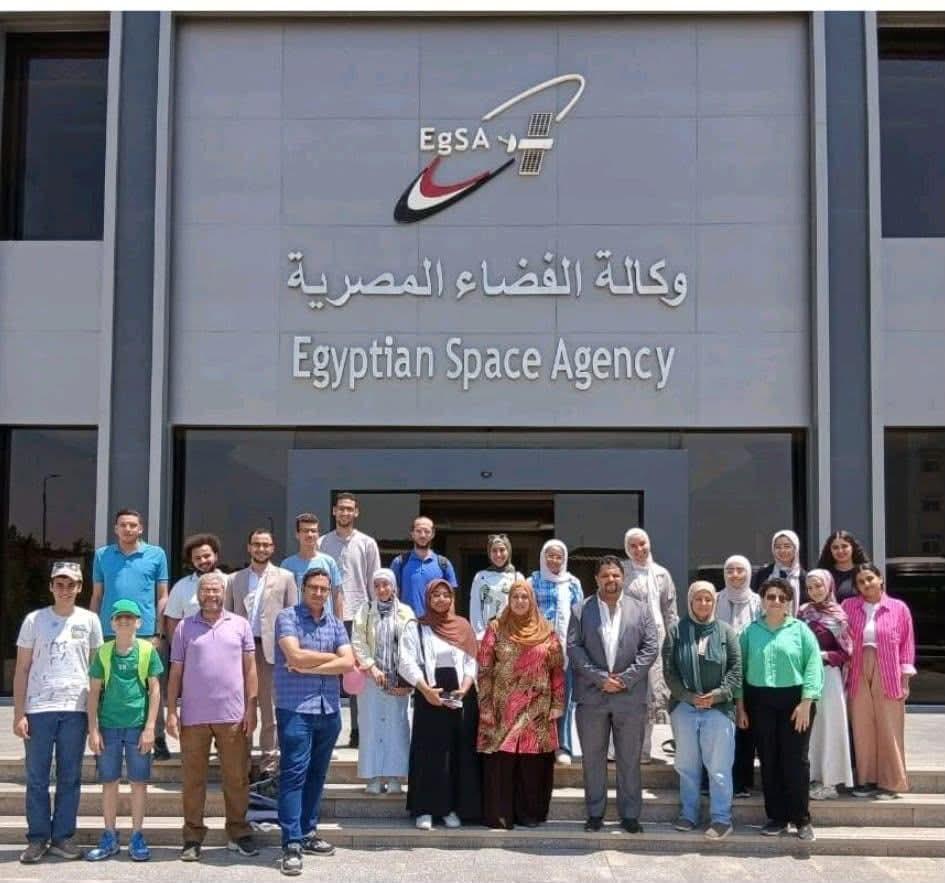 جامعة القاهرة تنظم زيارة علمية لطلابها وأعضاء هيئة التدريس إلى وكالة الفضاء المصرية لتعزيز الوعي بتكنولوجيا الفضاء والأقمار الصناعية