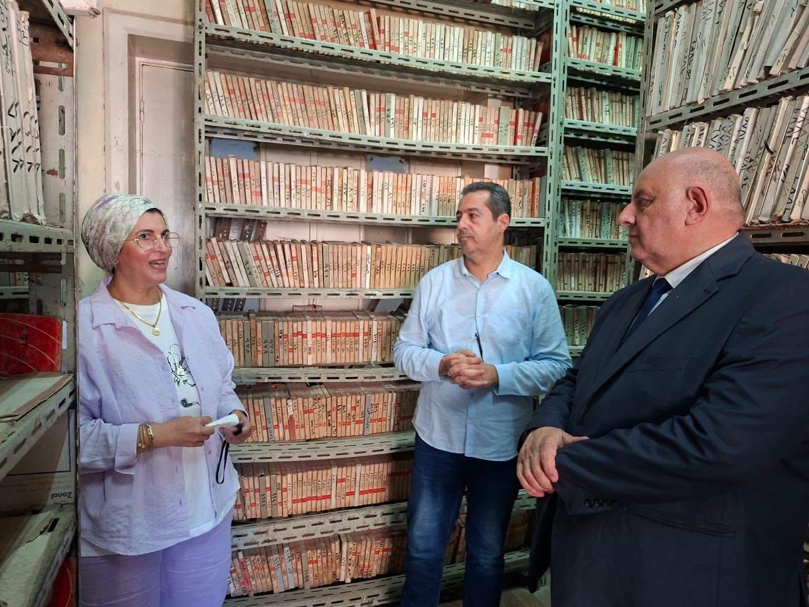 بعد تفقده مكتبة الشرائط الإذاعية بإذاعة الإسكندرية رئيس الإذاعة المصرية تطوير الإذاعات الإقليمية علي رأس أولويات ماسبيرو