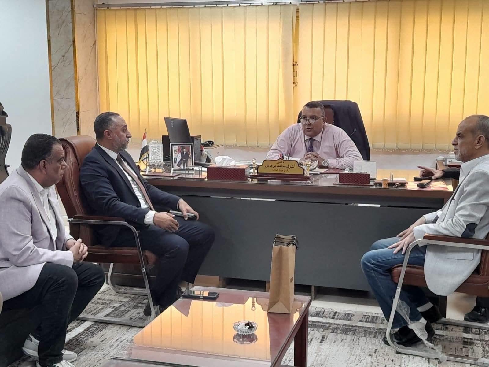 وكيل وزارة الصحة بشمال سيناء يبحث مع مدير المديرية المالية دعم الكوادر الطبية والمشروعات الصحية"