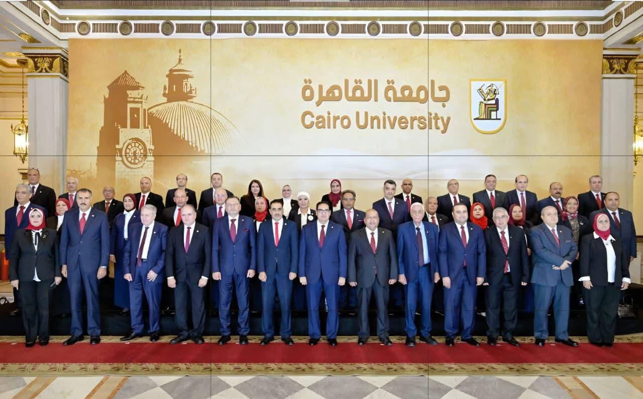 مجلس جامعة القاهرة يوافق على تقديم منح دراسية لأوائل الثانوية العامة ويؤكد مواصلة دعم المتفوقين واستقطاب المتميزين