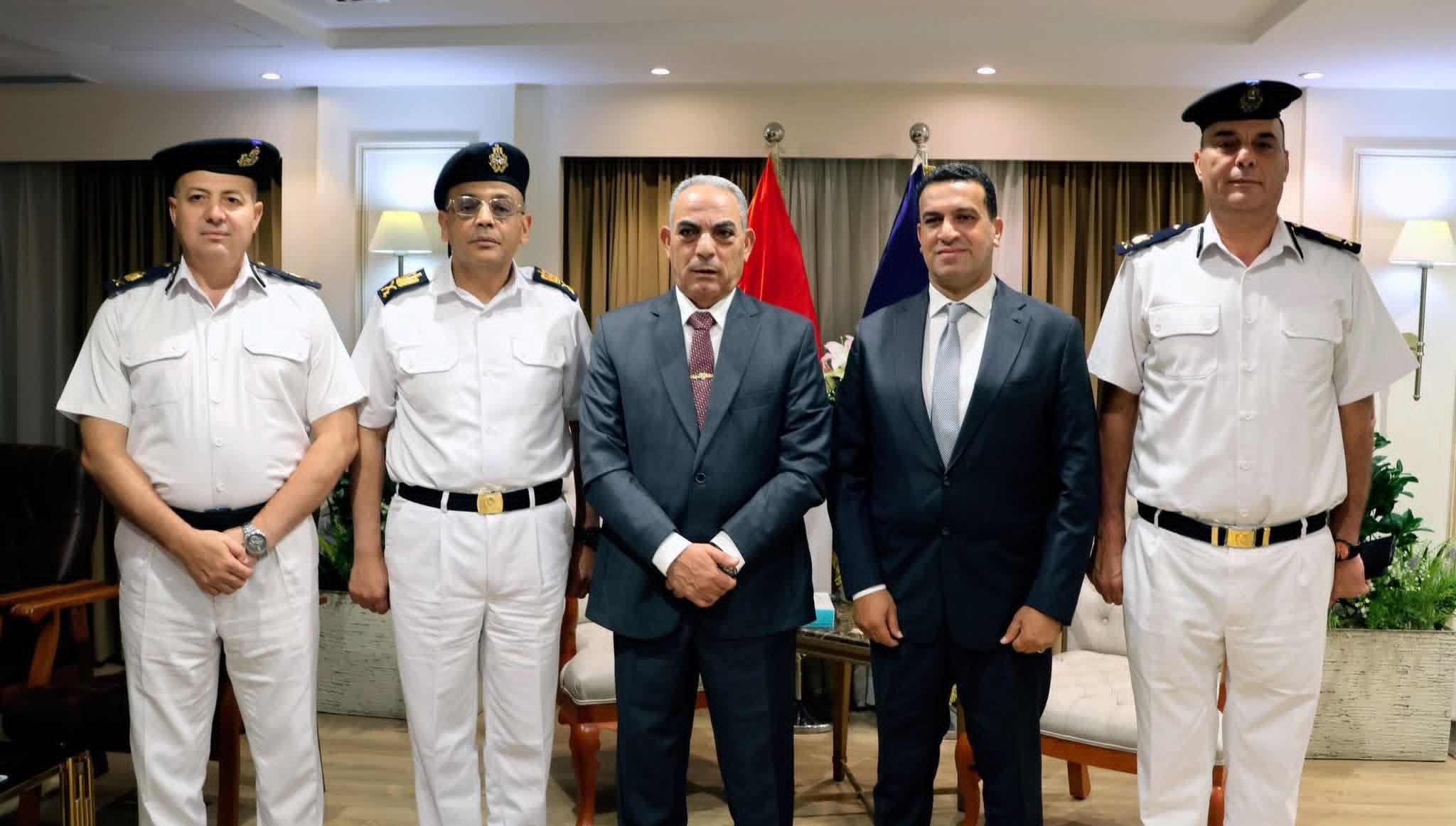 محافظ الإسماعيلية يهنئ مدير الأمن الجديد ويؤكد أهمية التكامل بين الأجهزة التنفيذية والأمنية