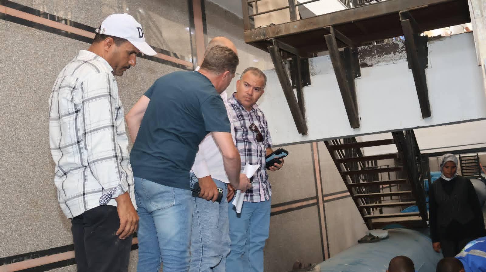 رئيس مياه الفيوم يترأس أعمال إصلاح تسرب طاريء داخل عنبر طلمبات المياه المرشحة بمجمع محطات العزب الجديدة دون التأثير على الخدمة