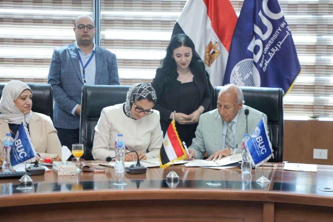 لدعم منظومة التعليم الصحى محافظ الوادى الجديد توقع تعاقد إنشاء مدرسة تمريض تطبيقية خاصة بالخارجة و تخصيص 12 منحة لأبناء المحافظة بجامعتي بدر بالقاهرة وأسيوط و جاممعة ساكسوني الألمانية