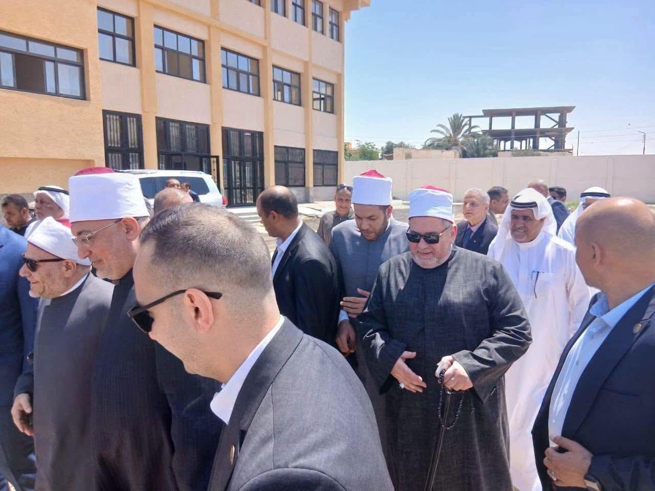 وصول مفتي الجمهورية ووفد كبار العلماء إلى مدينة العريش في زيارة علمية