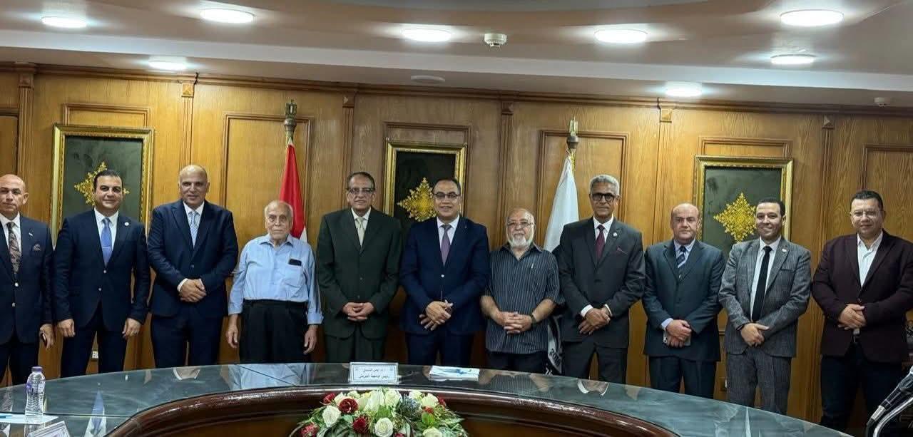 "رئيس جامعة العريش يرأس اجتماع لجنة اختيار عميد كلية العلوم الزراعية البيئية"