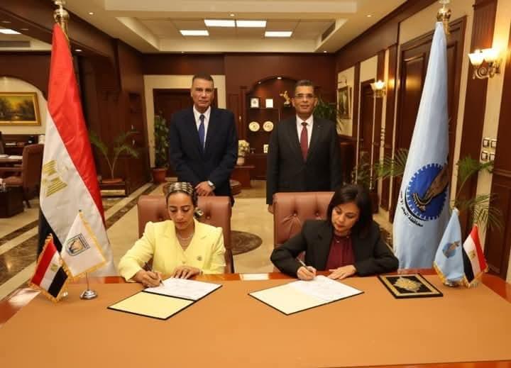 محافظ البحر الأحمر ومحافظ جنوب سيناء يشهدان توقيع بروتوكول توأمة لتبادل الخبرات في مجال "مدن التعلم" وتنمية الإنسان