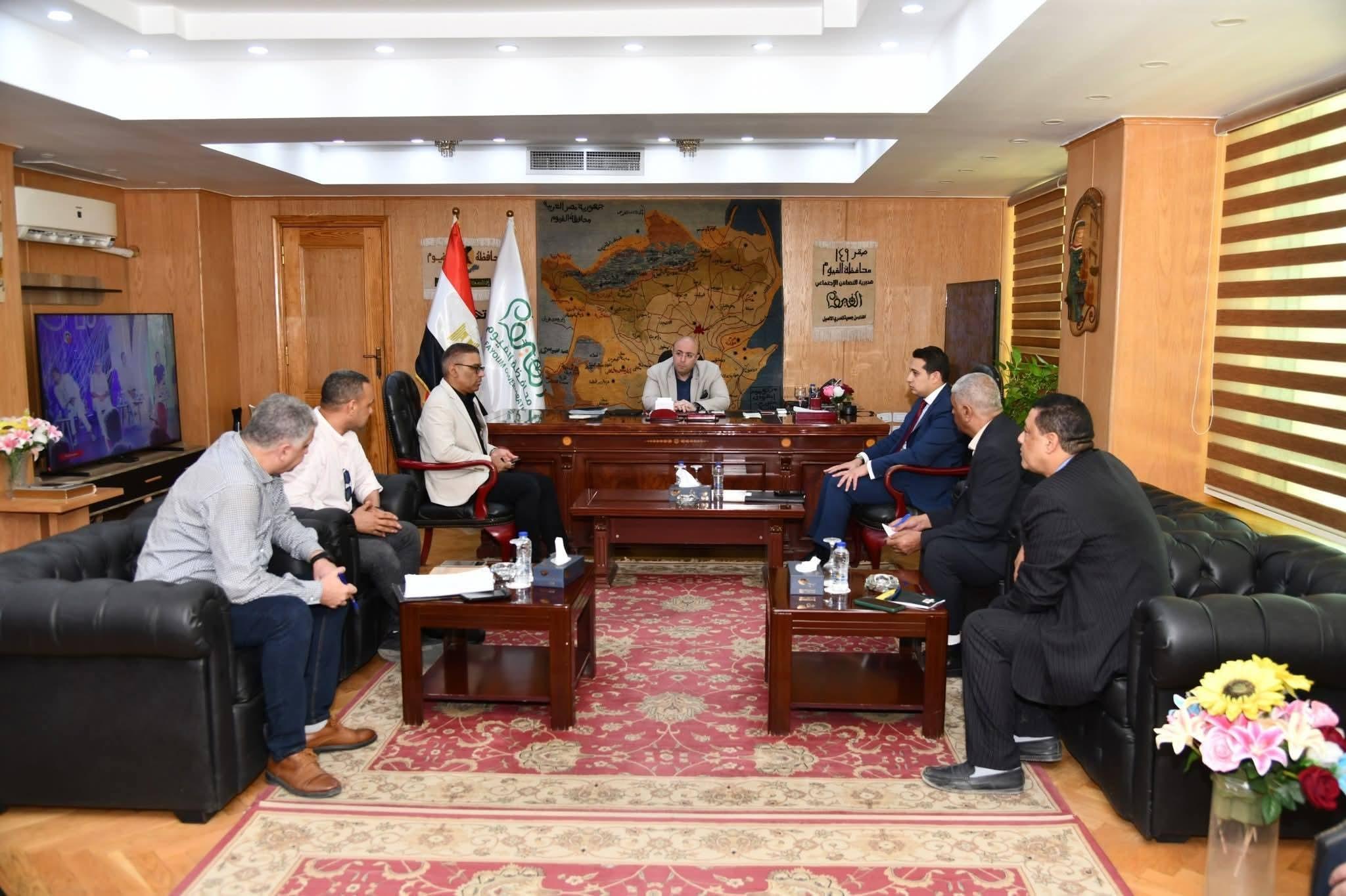 محافظ الفيوم يراجع الاستعدادات لظاهرة رصد الشهب والنيازك بمحمية وادي الريان