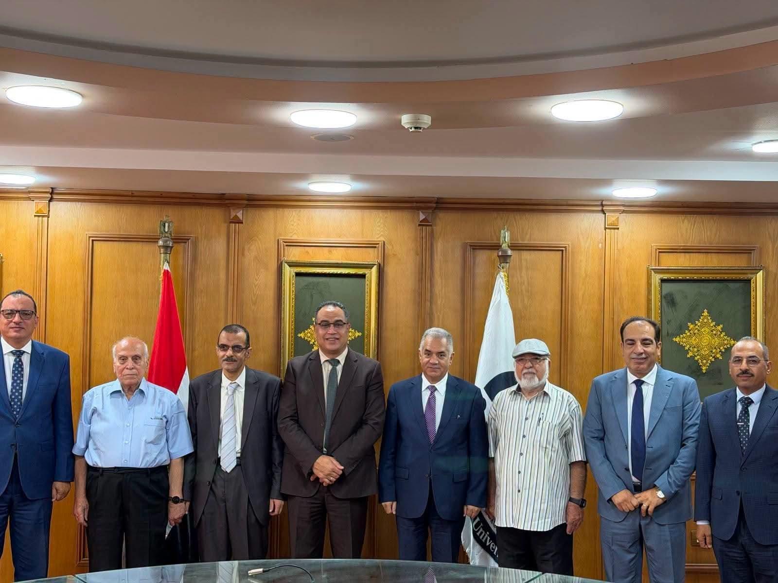 "رئيس جامعة العريش يرأس اجتماع لجنة اختيار عميد كلية الآداب