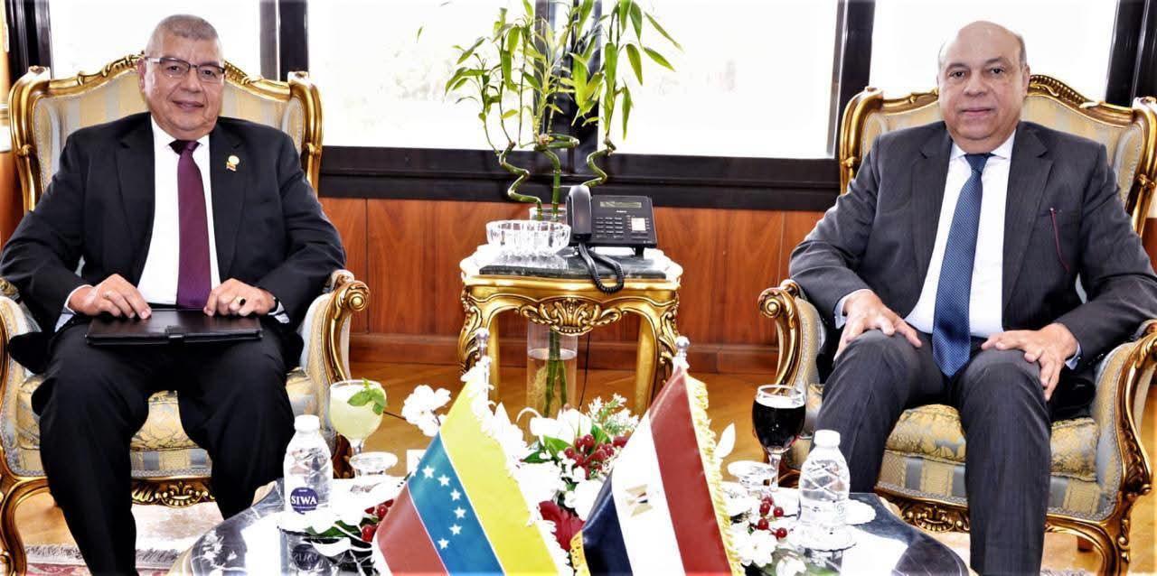 وزير الطيران المدني يبحث مع سفير فنزويلا بالقاهرة آفاق التعاون في مجال الطيران المدني الحفني: دعم شركات الطيران الفنزويلية يعزز فرص الربط الجوي بين البلدين
