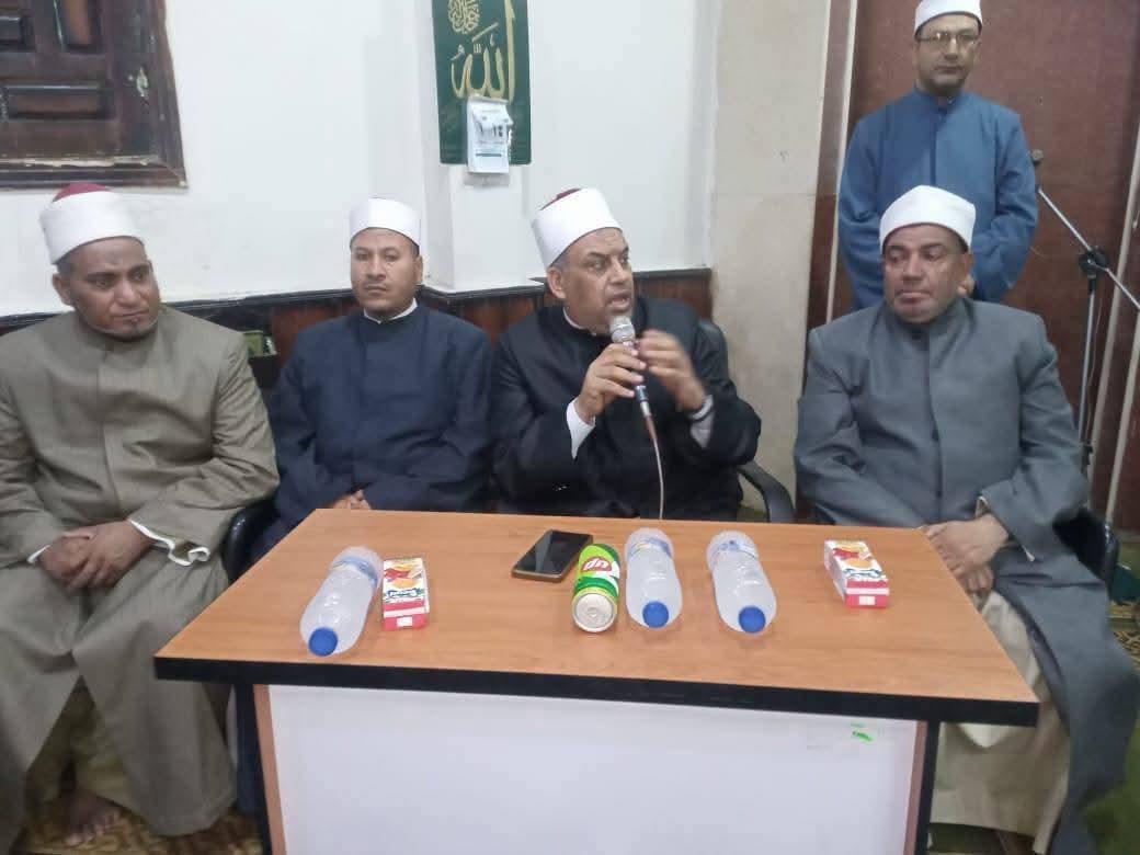 وكيل وزارة الأوقاف ببني سويف يجتمع بالعمال والمؤذنين بإدارة أوقاف المركز