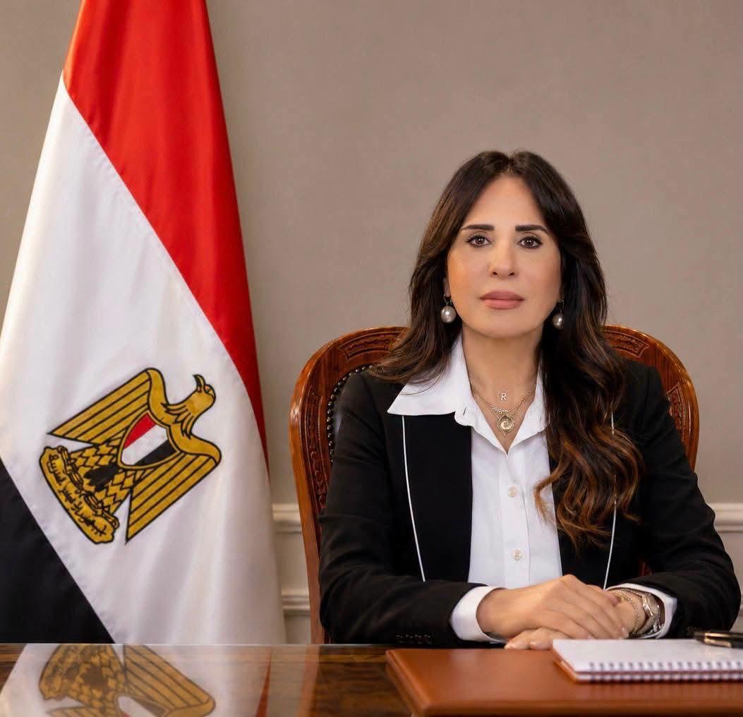 وزيرة الإسكان تتابع موقف تنفيذ عدد من المشروعات وملفات العمل بمدينتي السادات وسفنكس الجديدة