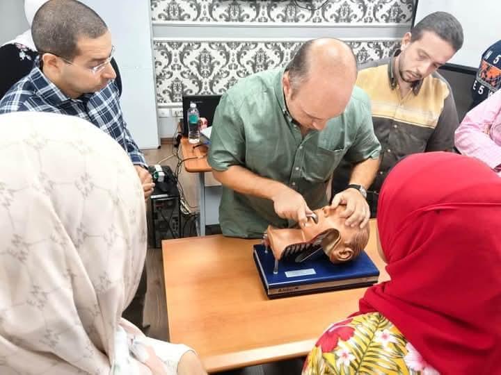 الصحة تدرب أطباء مراكز طب الأسنان التخصصية على التعامل مع الطوارئ وتؤهل 86 فنيا لصيانة وحدات الأسنان بـ18 محافظة