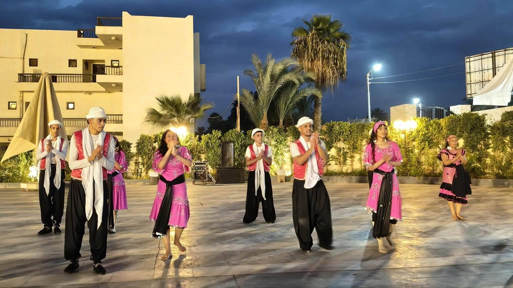 ضفاف بحيرة قارون. يشهد إحتفال الثقافة بالتراث الفيومي. والفنون الشعبية والحرف اليدوية. حرف يدوية تحكي أصالة المكان.. وعروض فنية تستعيد روح الصعيد وسط تفاعل جماهيري كبير