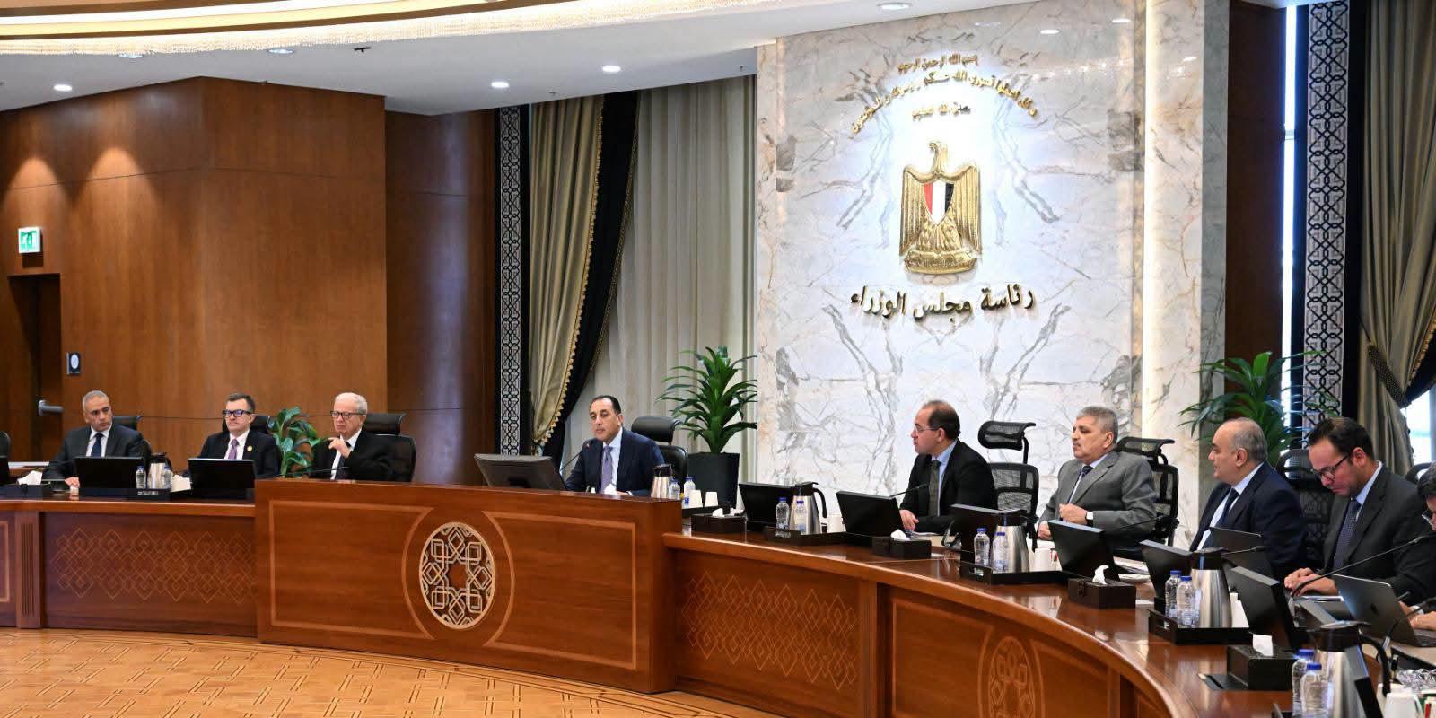 رئيس الوزراء يستعرض محاور جلستي حوار بشأن "موارد النقد وإدارة الدين" و"ملامح البرنامج الاقتصادي المصري حتى 2030