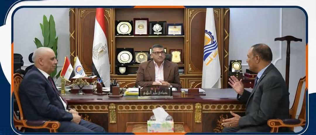 محافظ قنا يستقبل رئيس شركة مياه الشرب والصرف الصحي الجديد لبحث تطوير الخدمات بالمحافظة