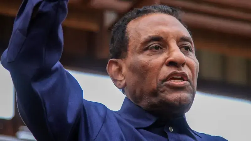 كامل إدريس يشيد بجهود السعودية وأميركا ومصر لحل النزاع