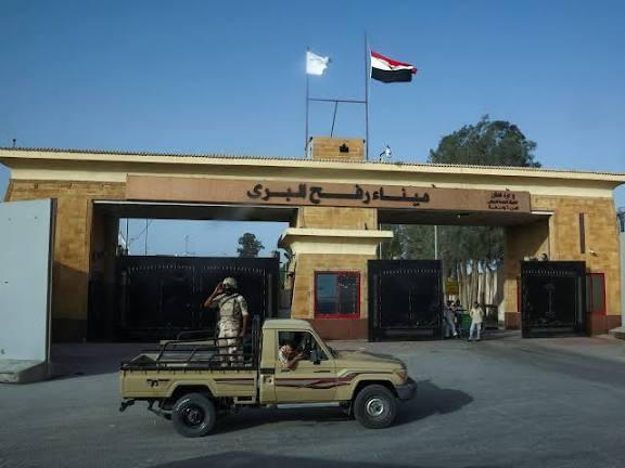 إسرائيل توافق على فتح معبر رفح بشكل "محدود"، وذلك لعبور الأفراد فقط، وبإشراف ورقابة إسرائيلية كاملة.