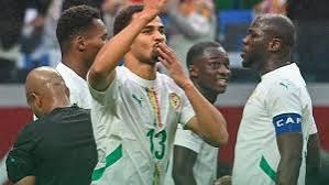 أربعة من أعضاء مجلس القيادة الرئاس يحمله قيادات في "الرئاسي اليمني" تندد بقرارات العليمي "الانفرادية