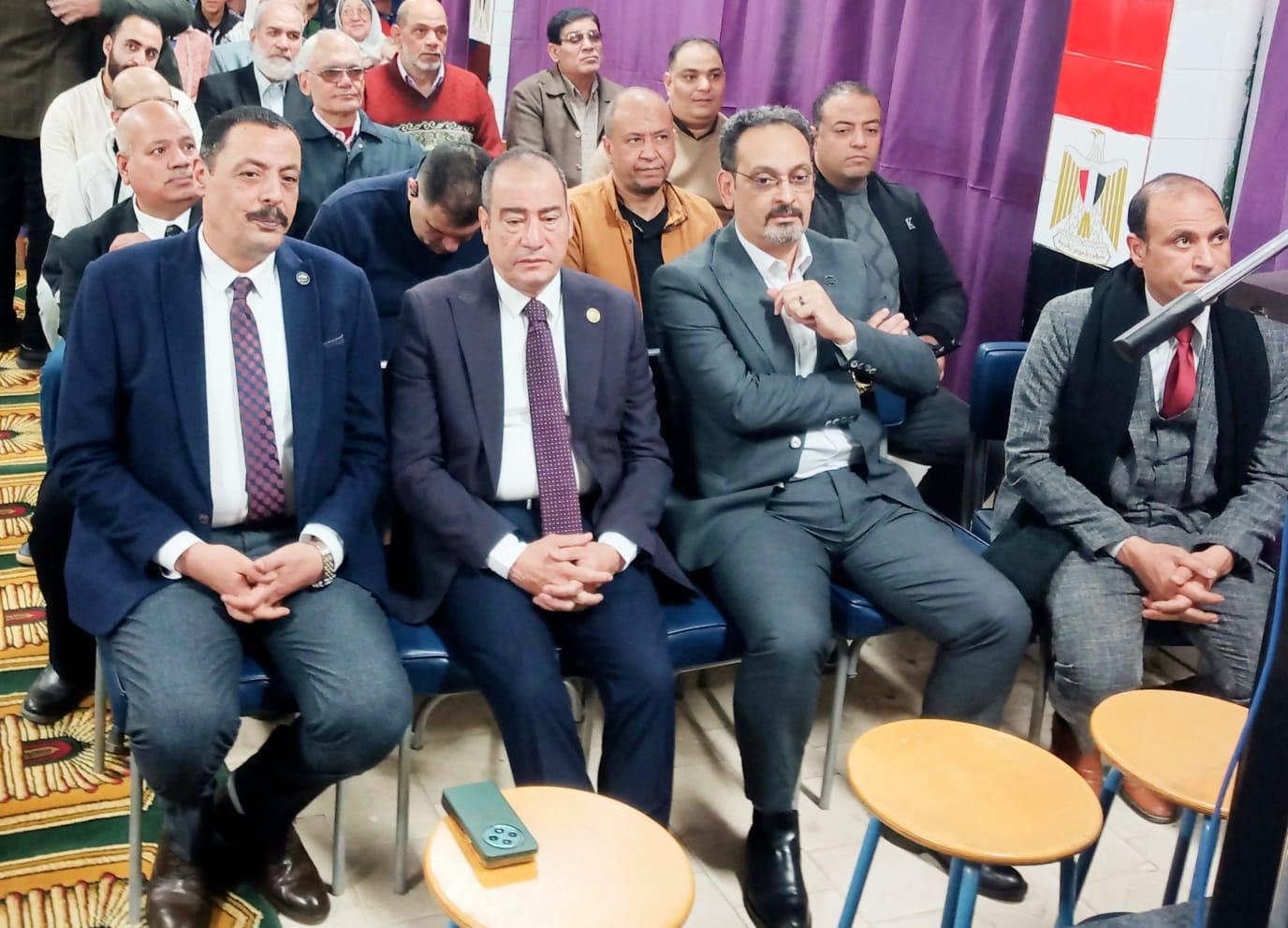 نواب شبرا الخيمة يفتتحون مسرح المدرسة الثانوية للبنين