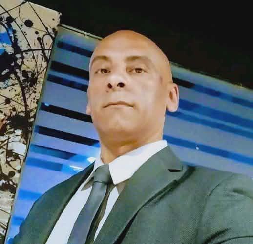 إسماعيل أبو علم.. مدير سبقته أخلاقه قبل منصبه