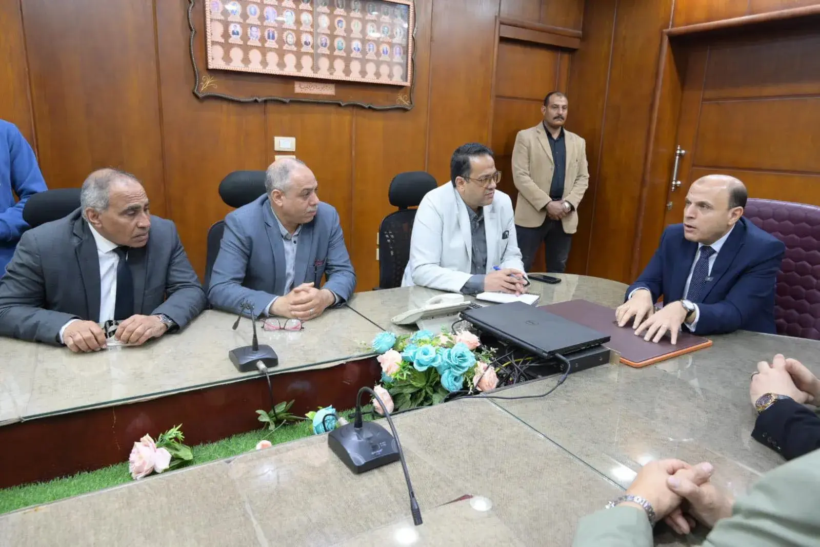 محافظ الغربية يطالب بغرس القيم الإيجابية والانتماء الوطنى للطلاب داخل المدارس